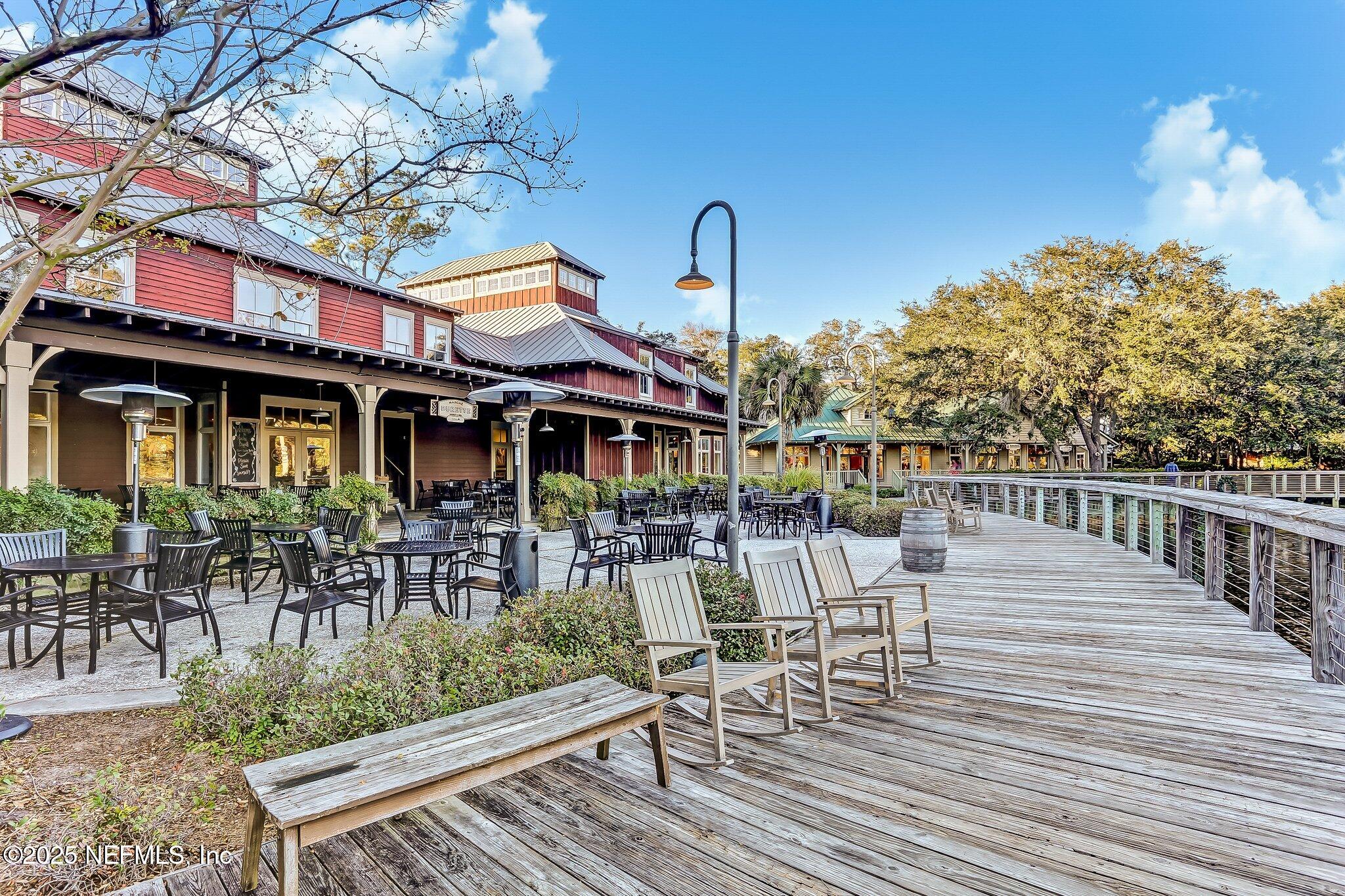 2 HERON OAKS Court