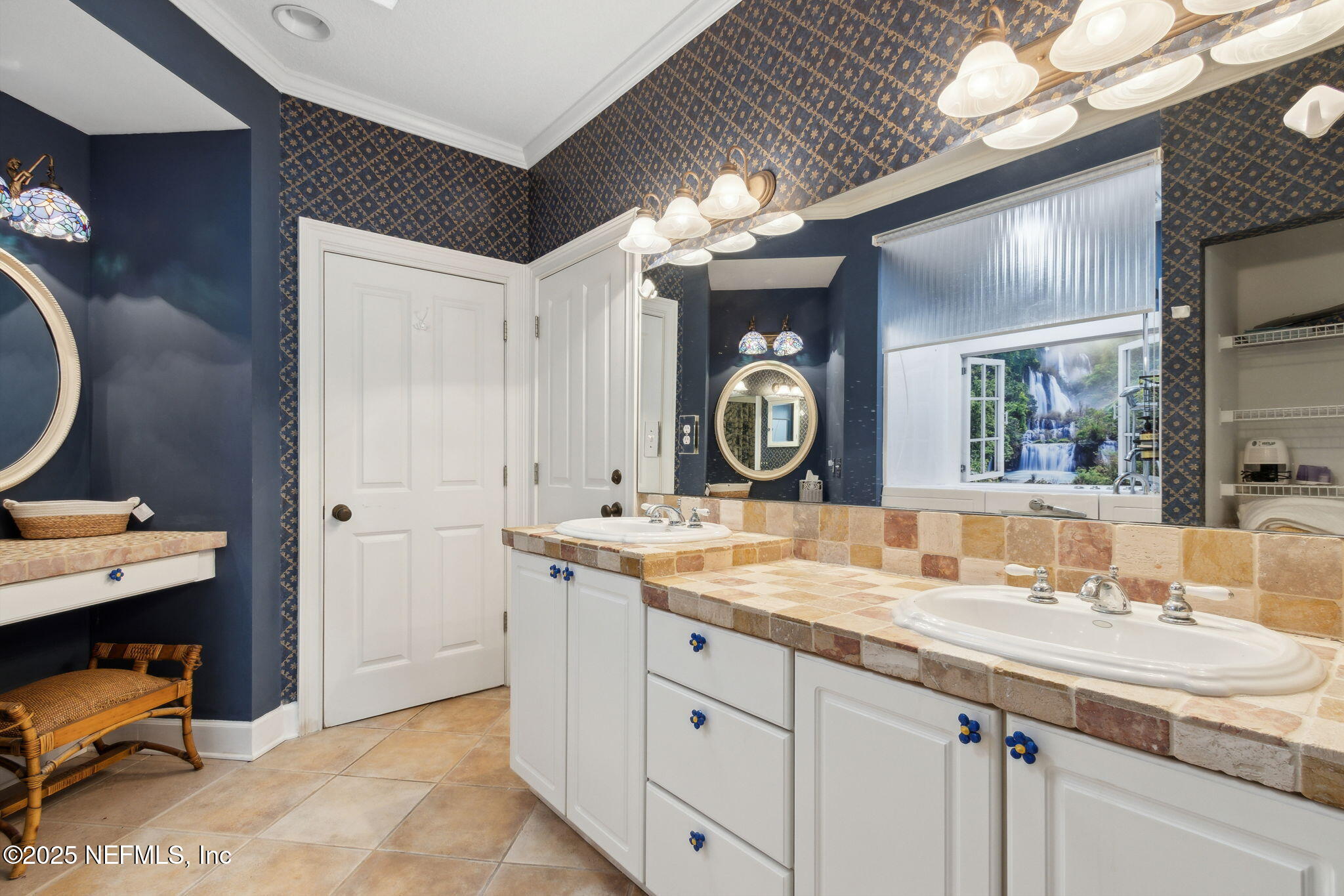 2 HERON OAKS Court