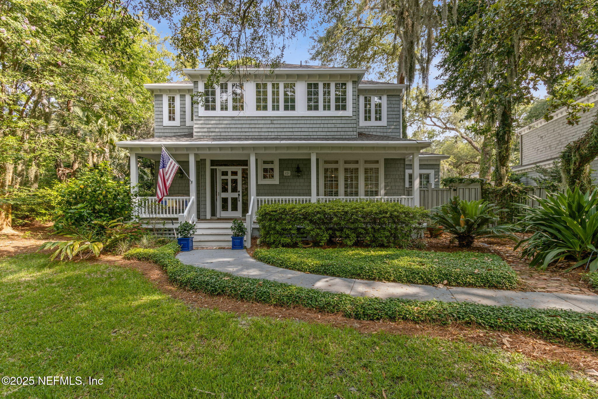 2 HERON OAKS Court