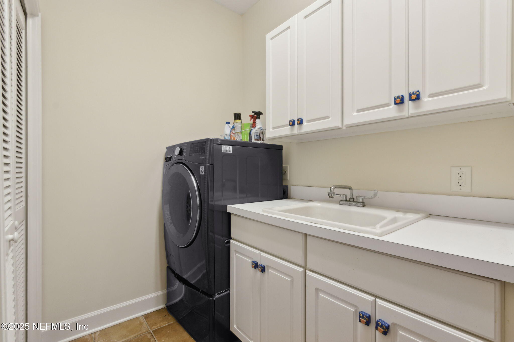 2 HERON OAKS Court