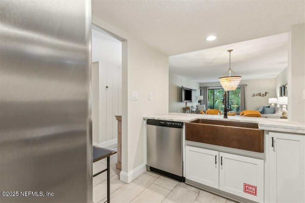 2104 BEACH WOOD Road