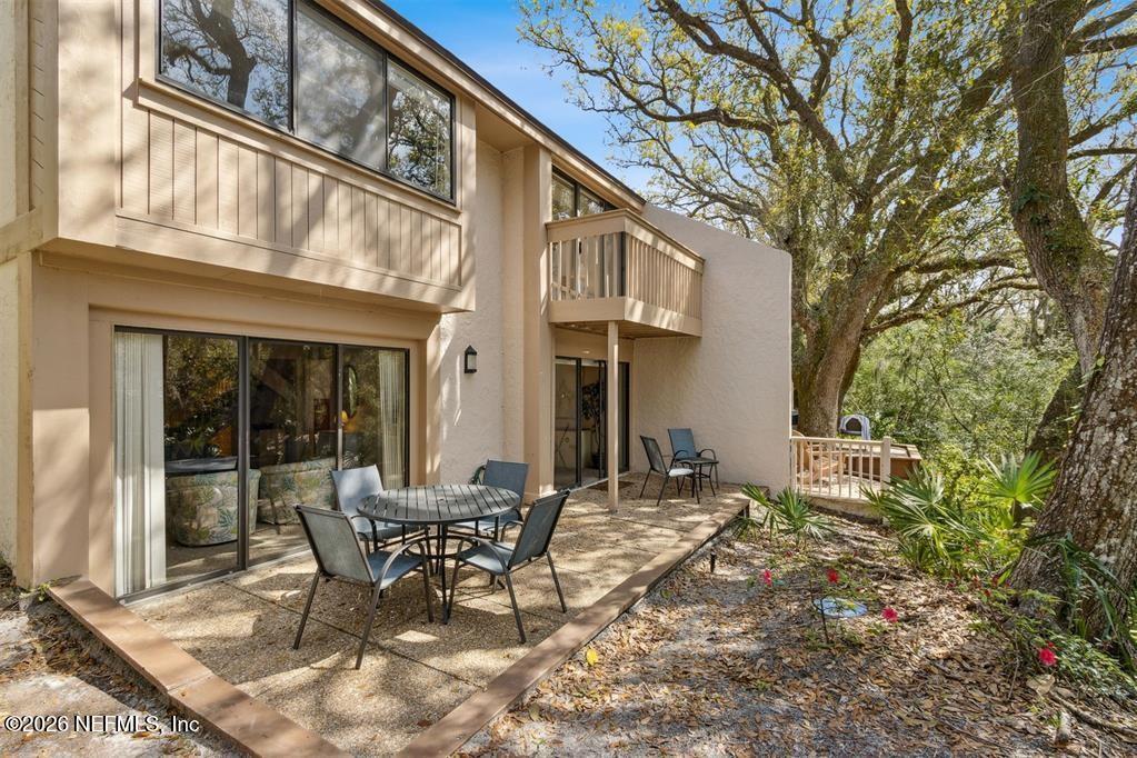 2004 BEACH WOOD Road