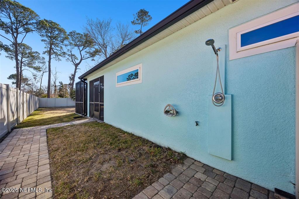 828 SIMMONS Road