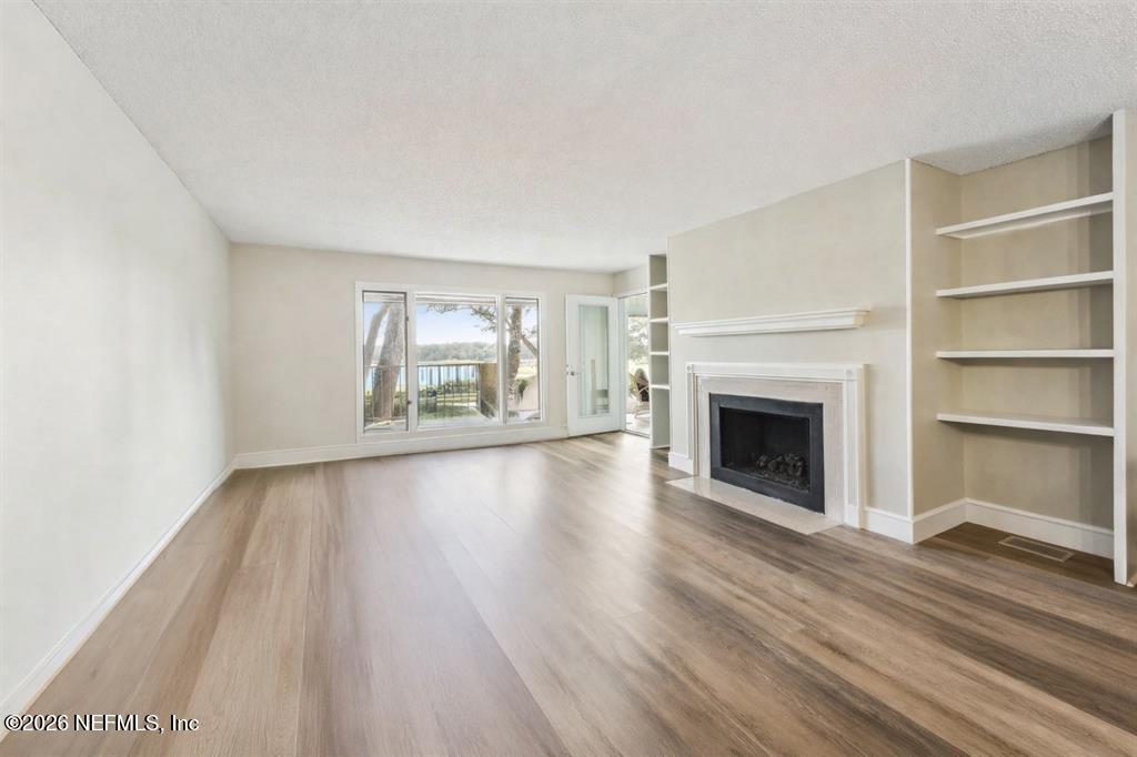 2206 BOXWOOD Lane