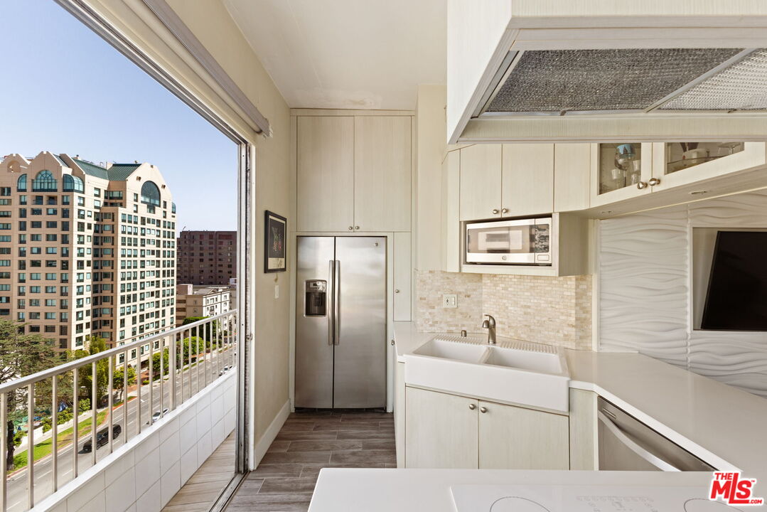 10501 Wilshire Blvd Unit: 1005
