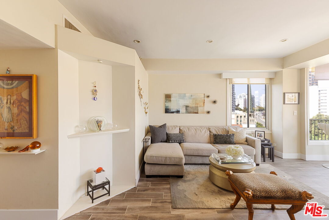 10501 Wilshire Blvd Unit: 1005