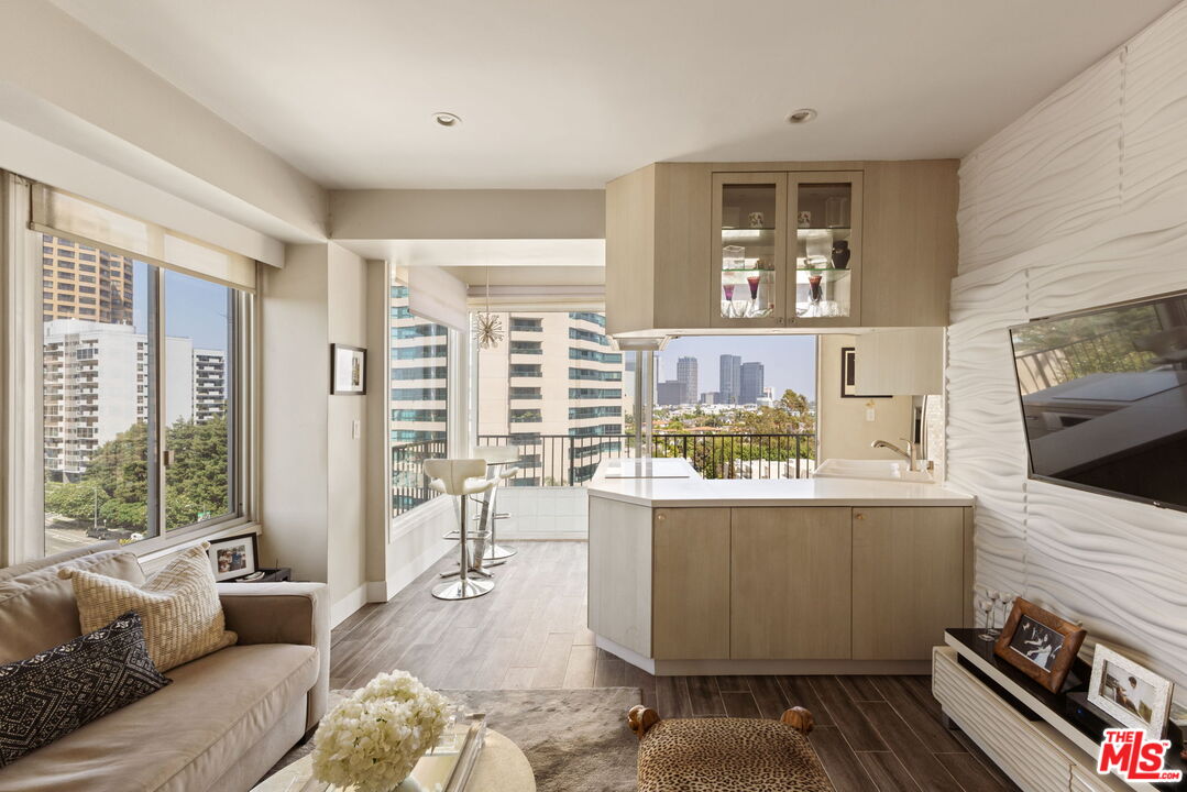 10501 Wilshire Blvd Unit: 1005
