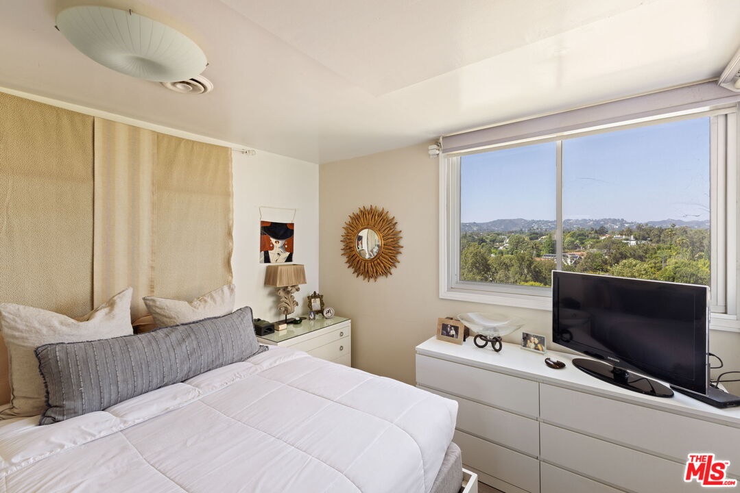 10501 Wilshire Blvd Unit: 1005