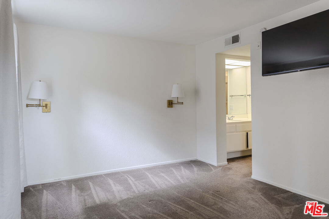 5782 Oak Bank Trl Unit: TL105