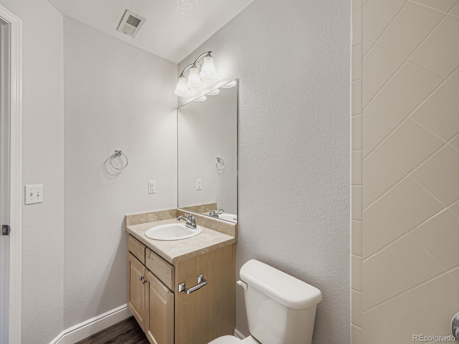 10061 W Victoria Place Unit: 204