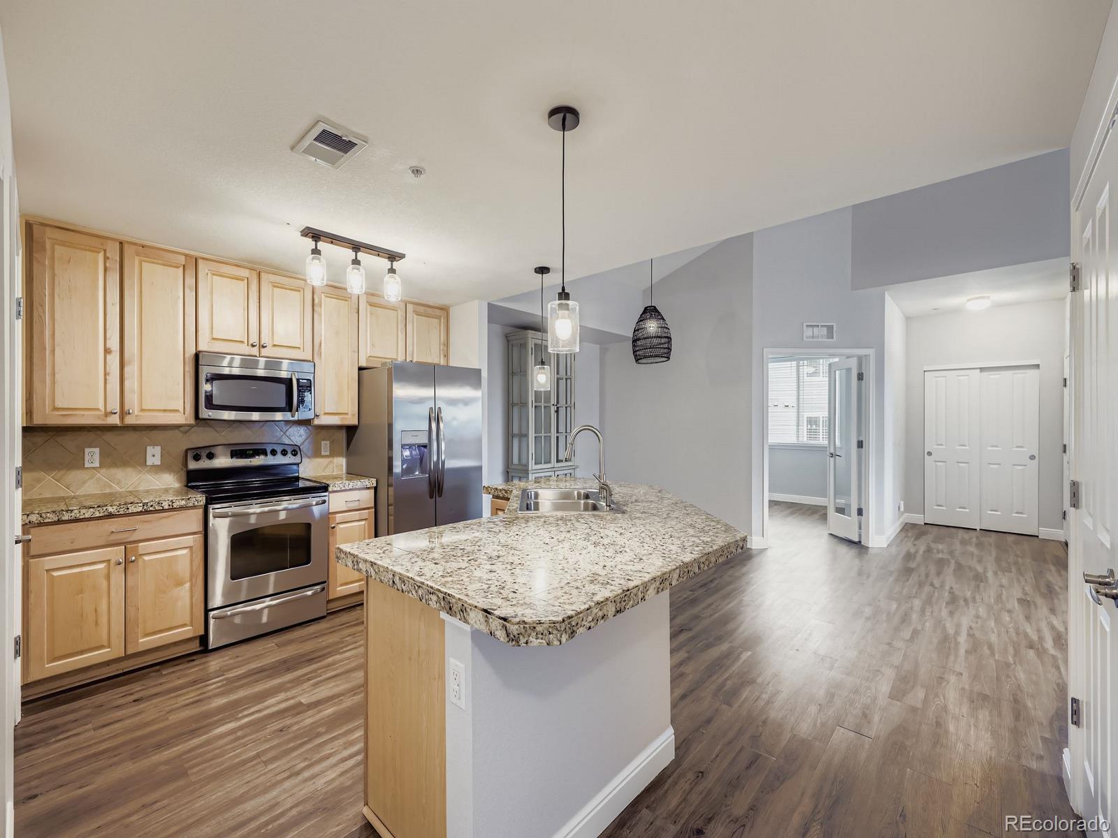 10061 W Victoria Place Unit: 204