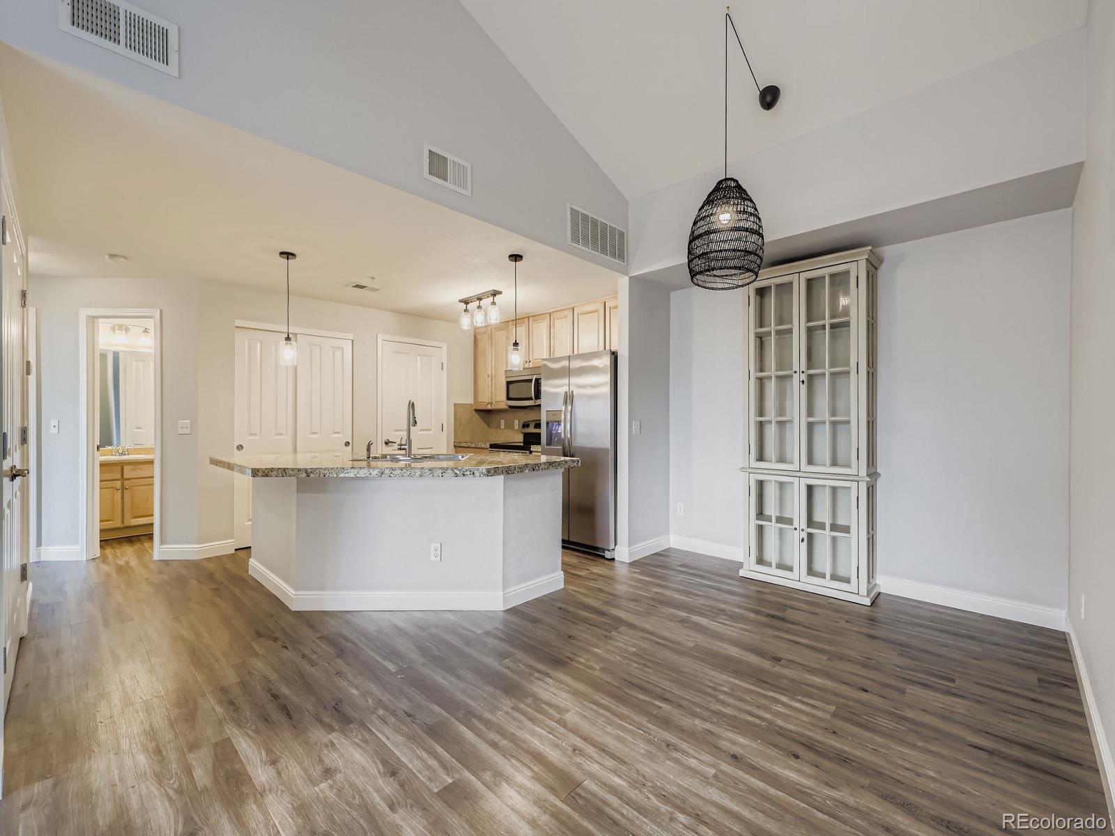 10061 W Victoria Place Unit: 204