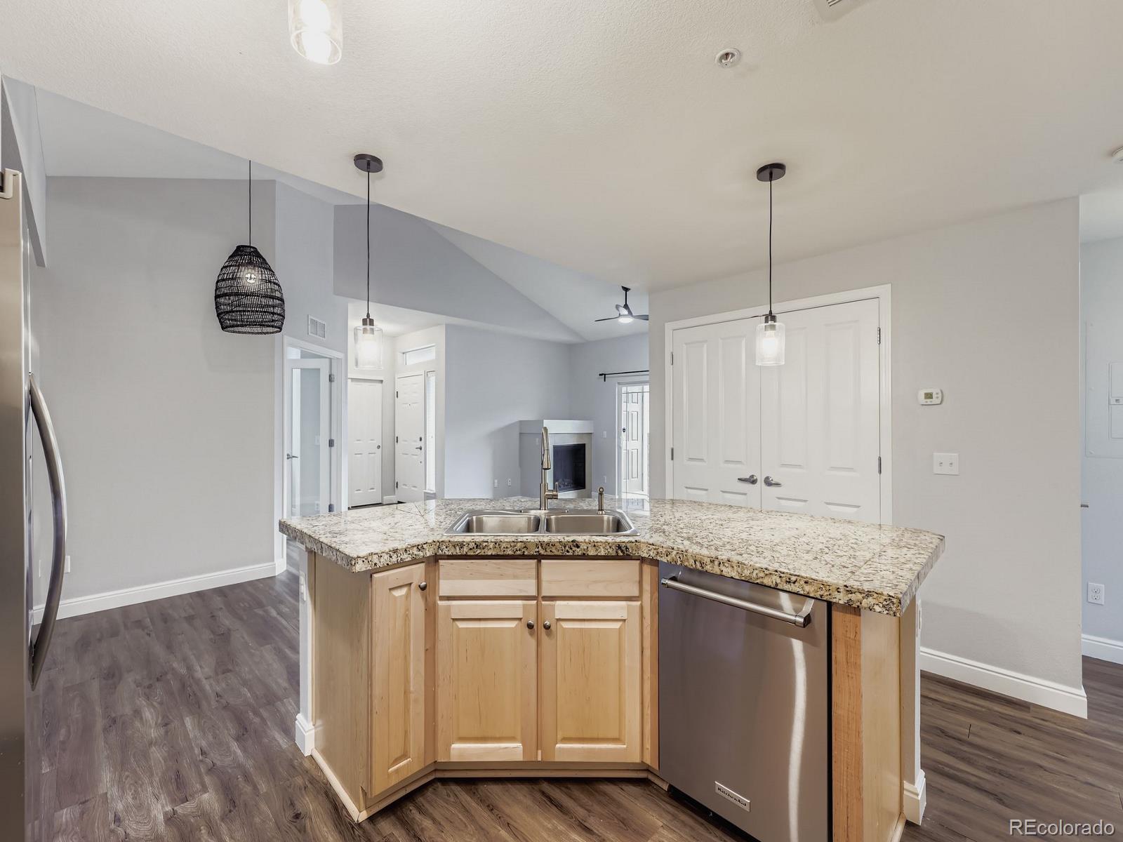 10061 W Victoria Place Unit: 204