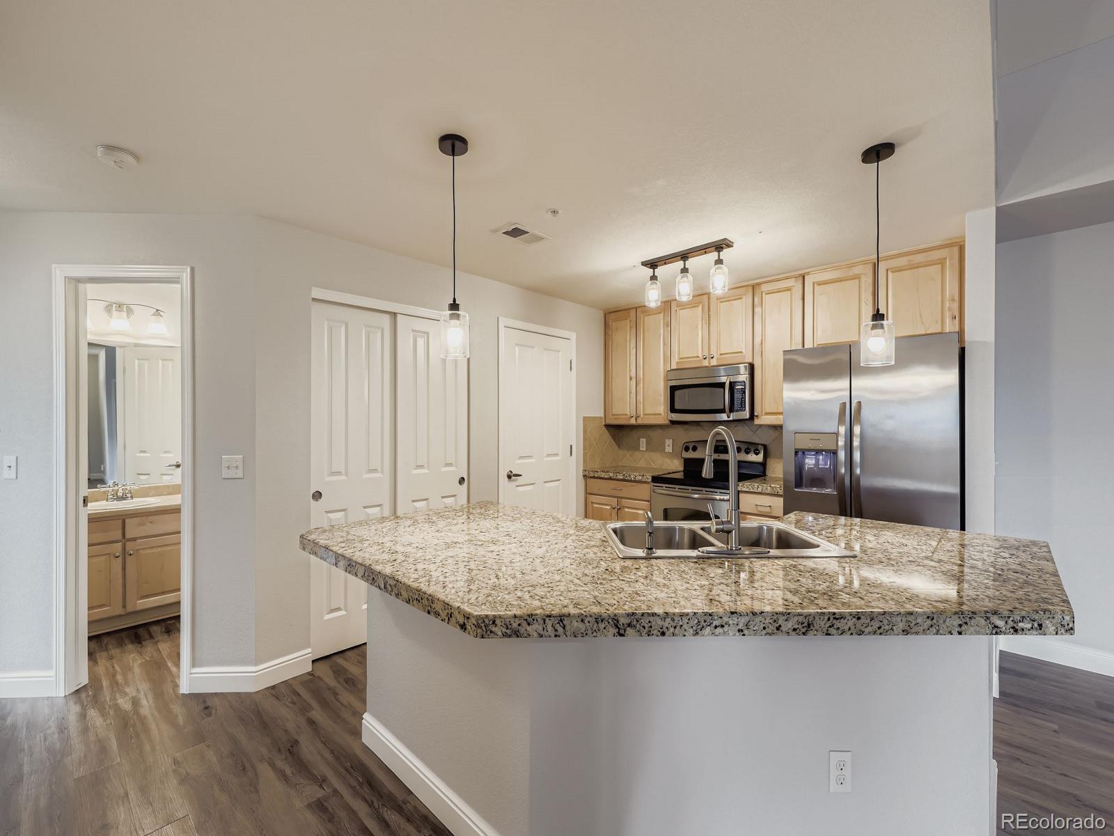 10061 W Victoria Place Unit: 204