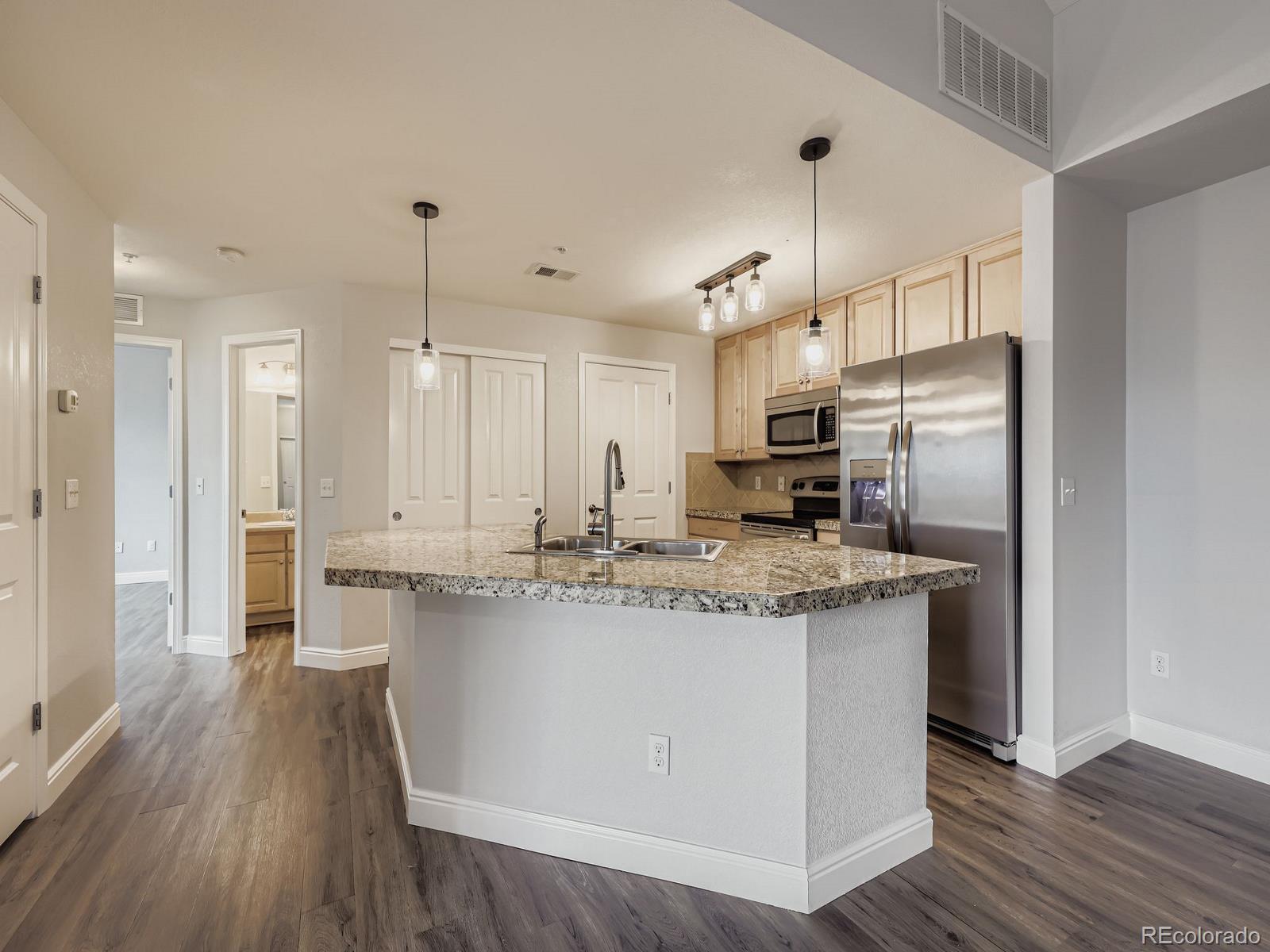 10061 W Victoria Place Unit: 204