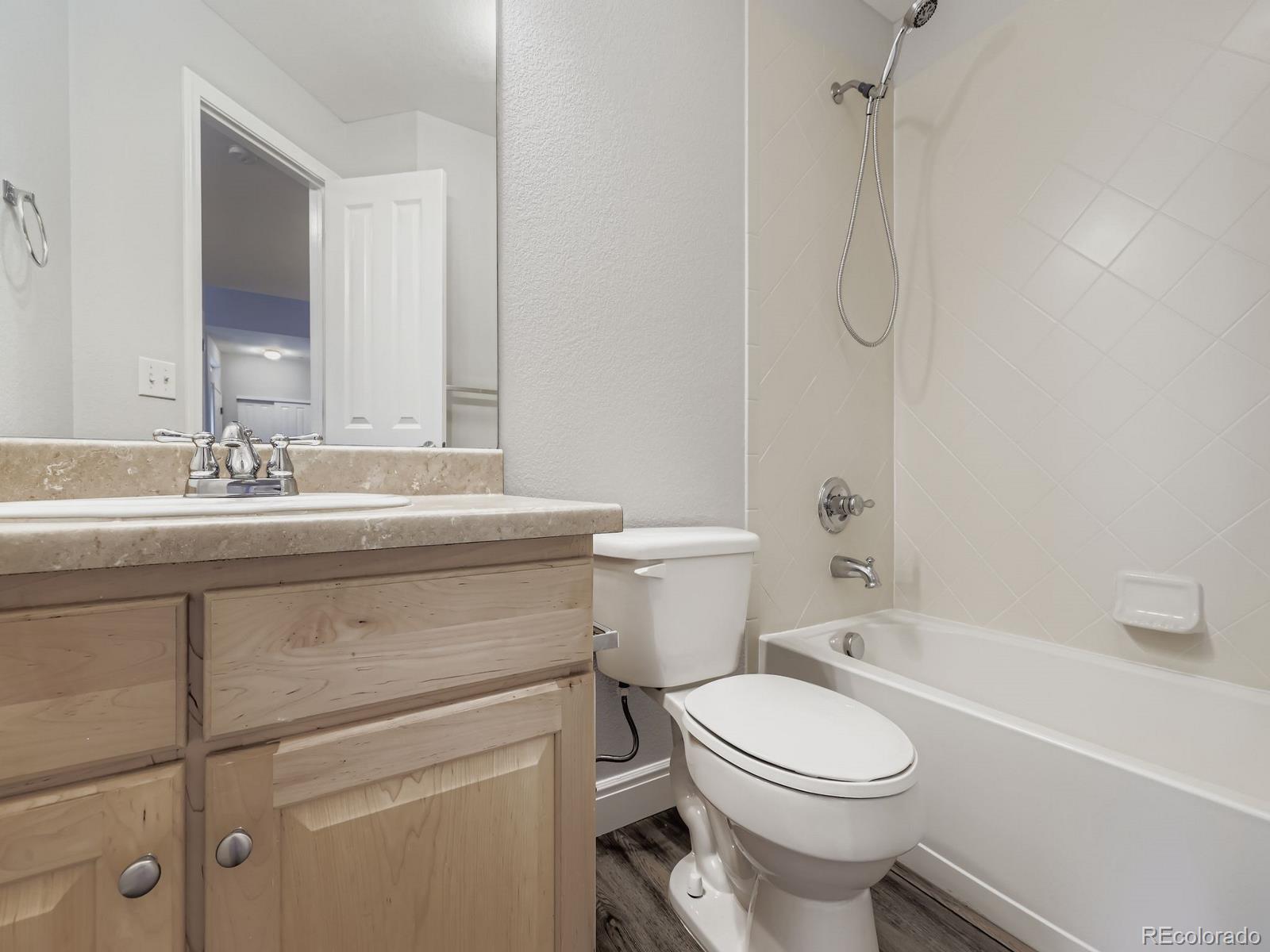 10061 W Victoria Place Unit: 204