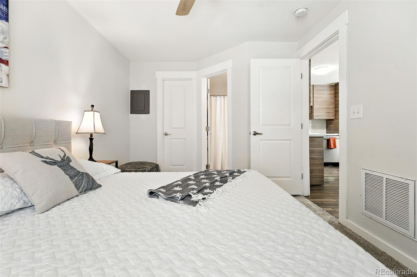 5250 S Huron Way Unit: 6-101