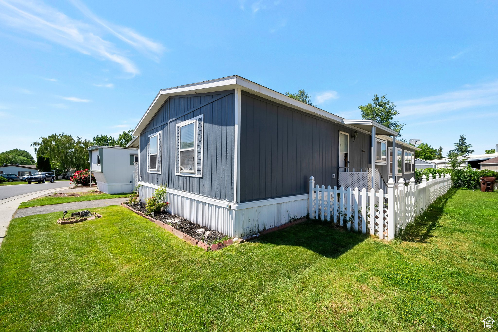 253 GUENEVERE ST #209