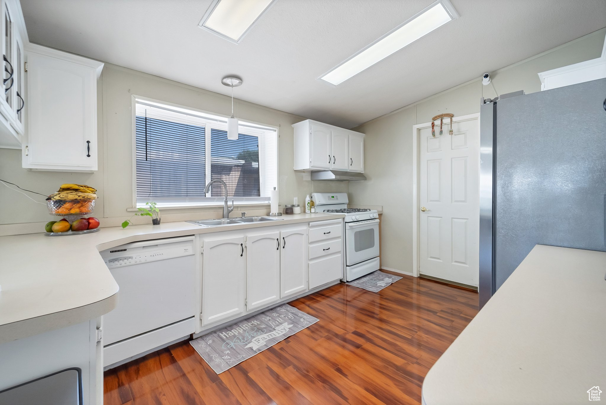 253 GUENEVERE ST #209