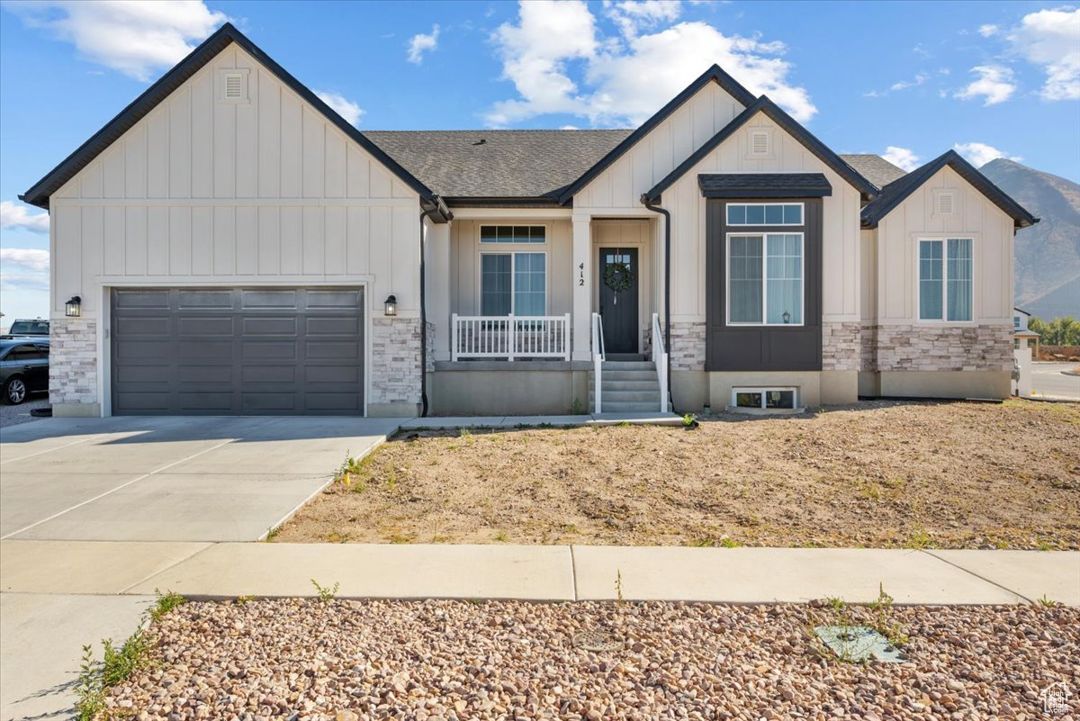 412 N HAWTHORN DR