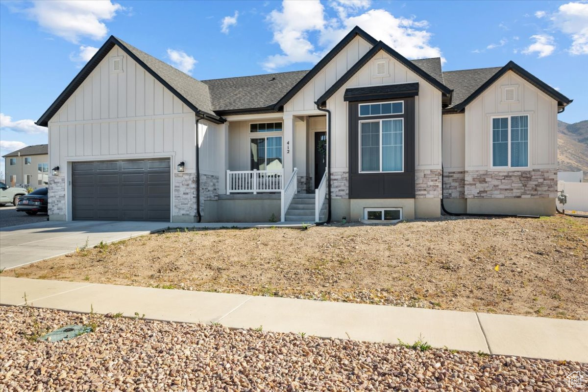 412 N HAWTHORN DR