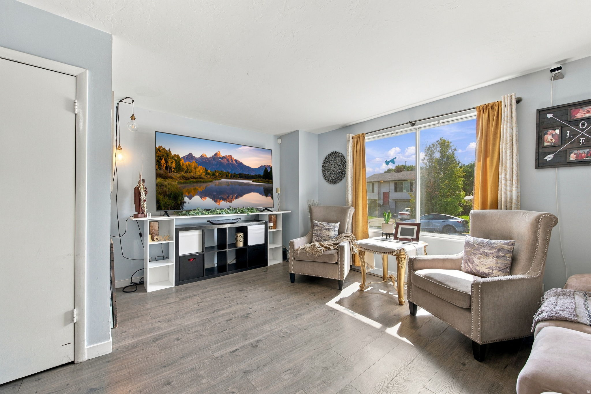 1466 W TWIN OAKS DR