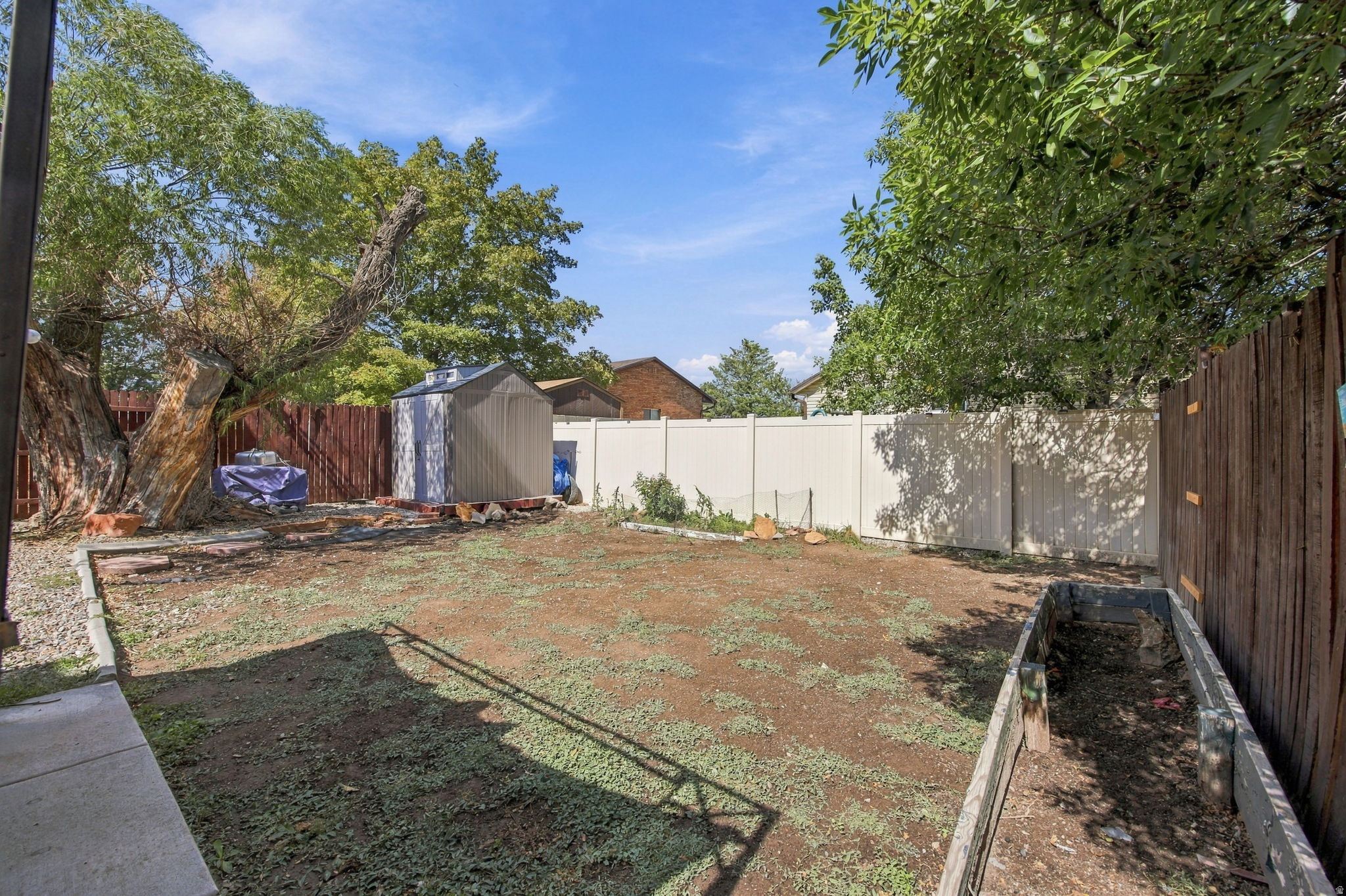 1466 W TWIN OAKS DR