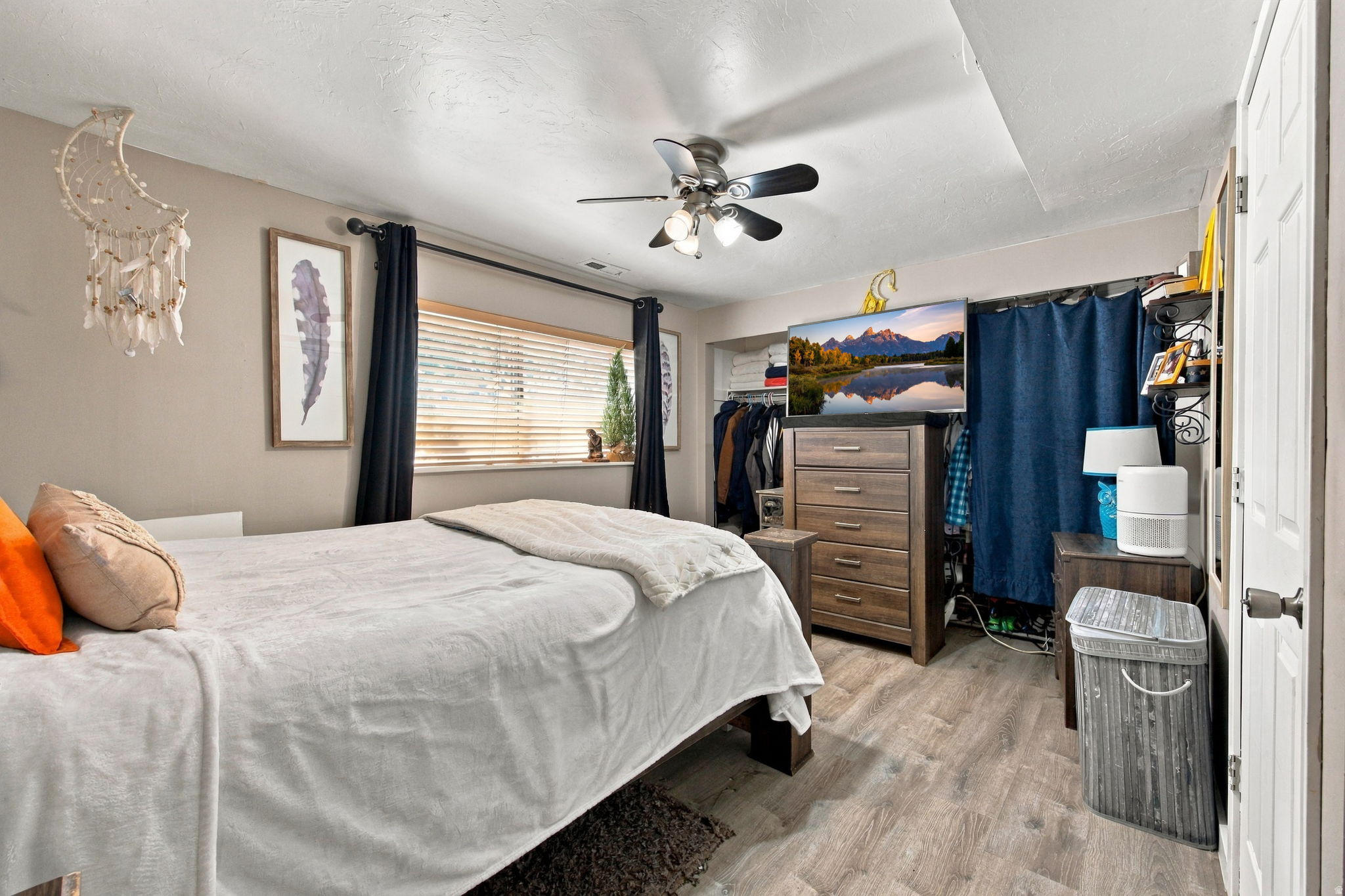 1466 W TWIN OAKS DR