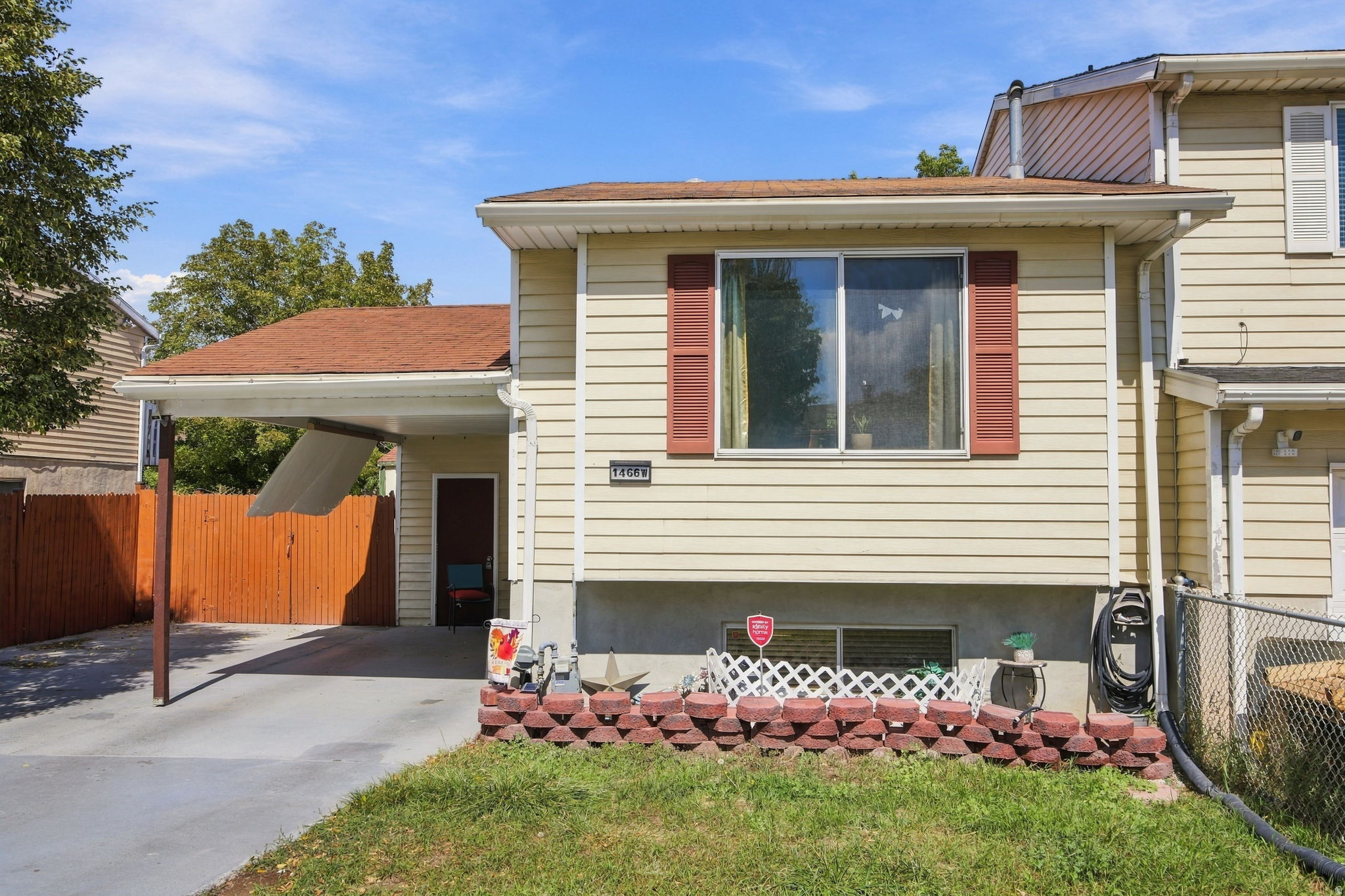 1466 W TWIN OAKS DR