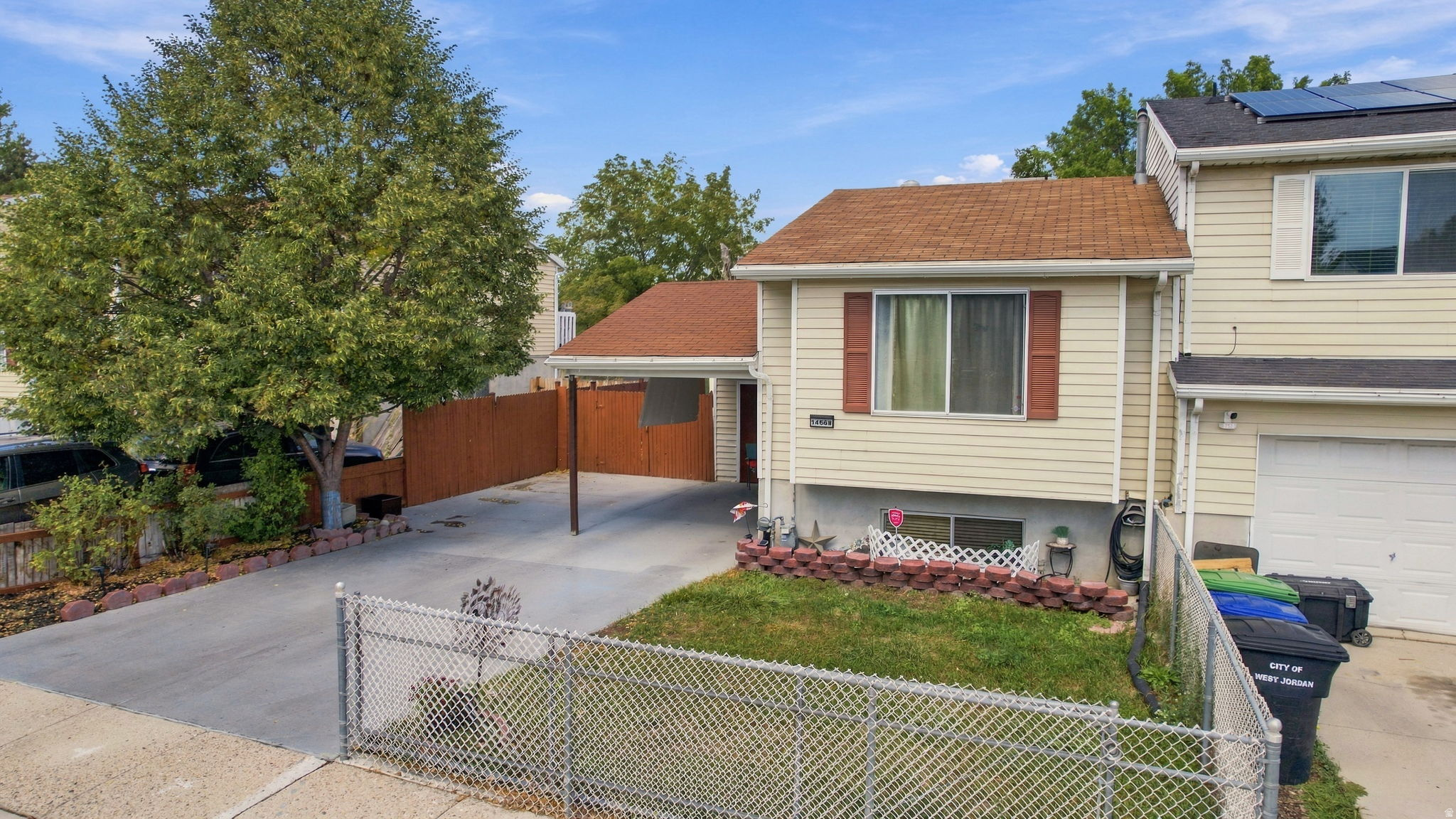 1466 W TWIN OAKS DR