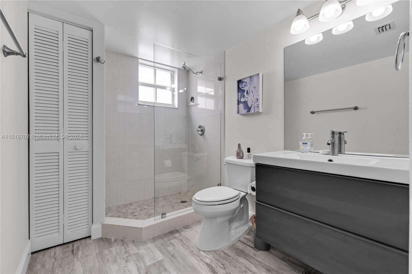 1 Alhambra Cir # 306