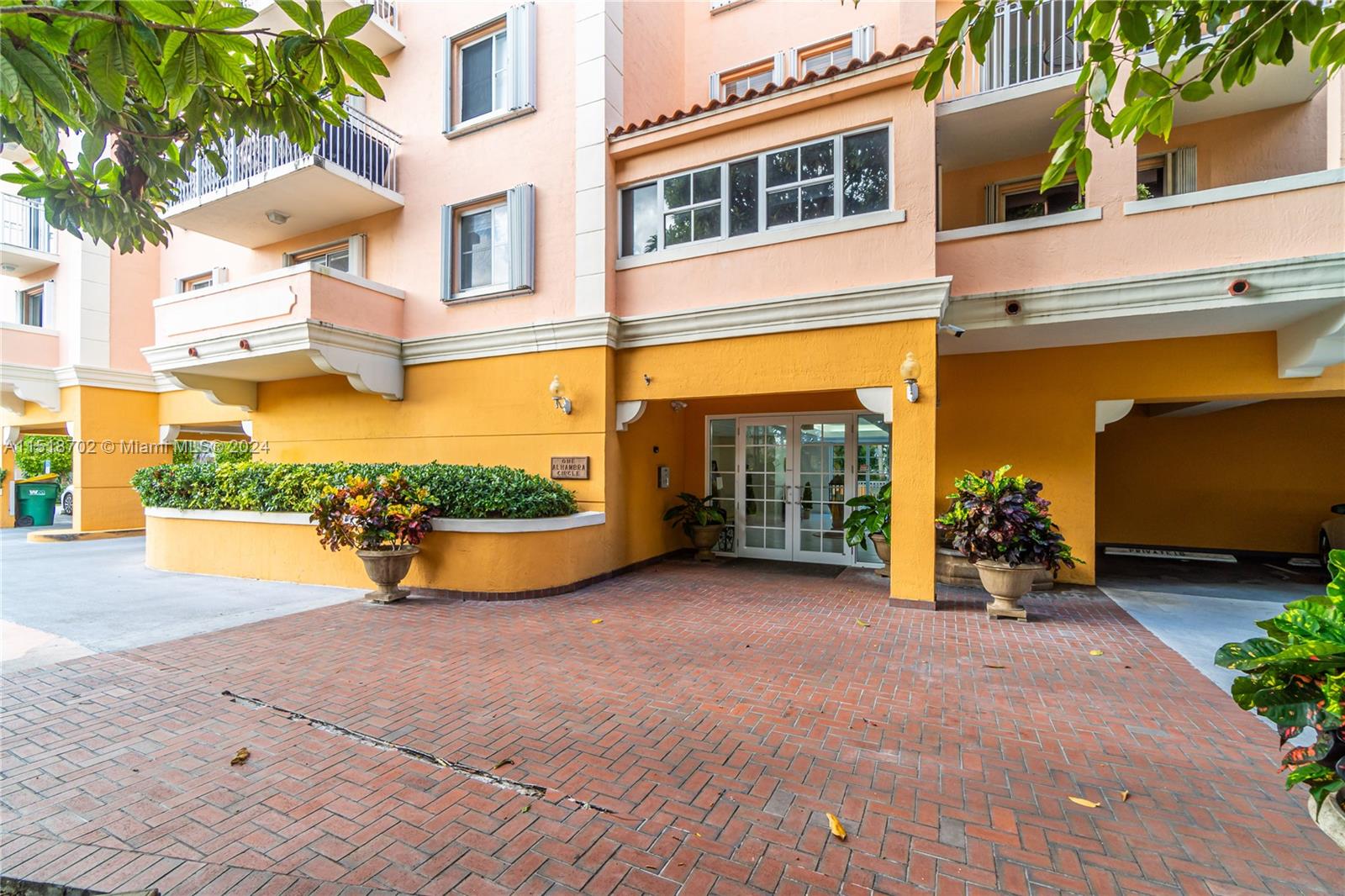 1 Alhambra Cir # 306