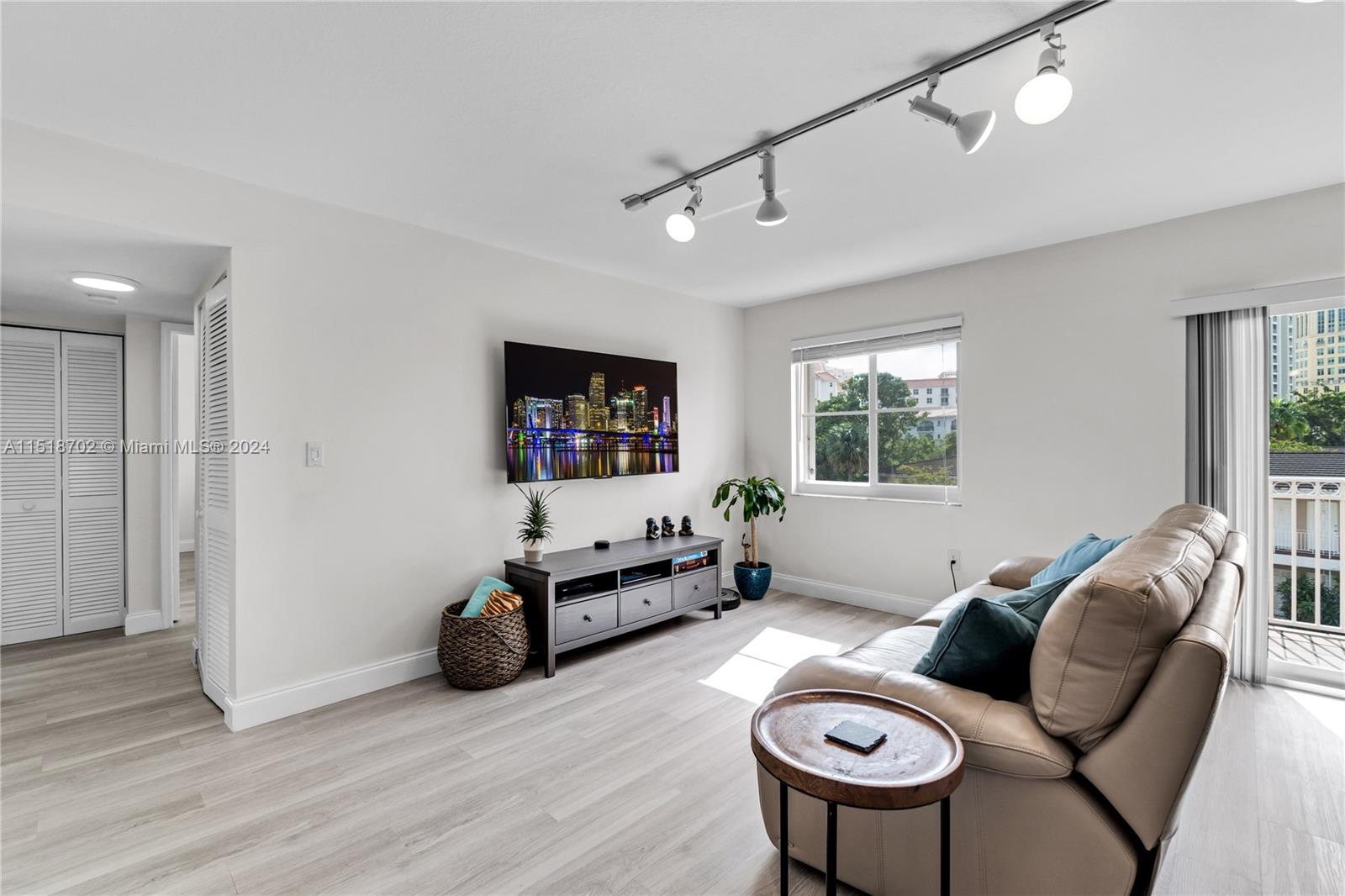 1 Alhambra Cir # 306