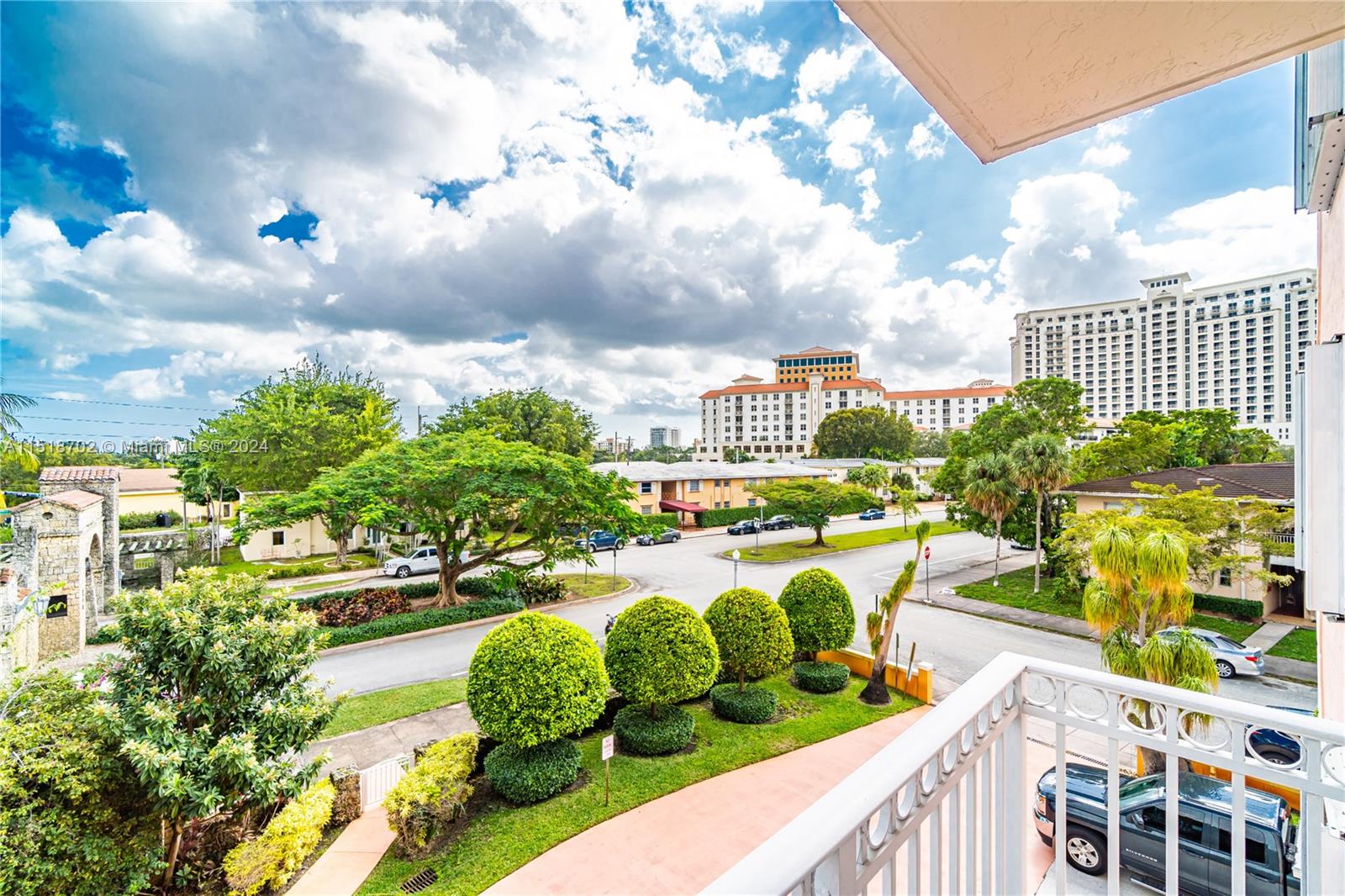 1 Alhambra Cir # 306