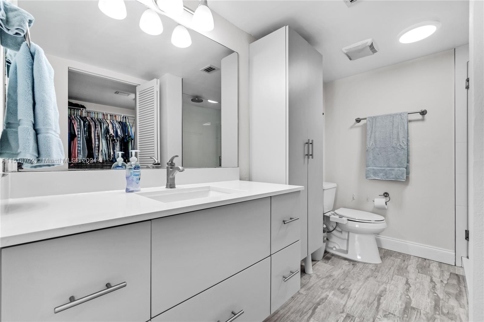 1 Alhambra Cir # 306