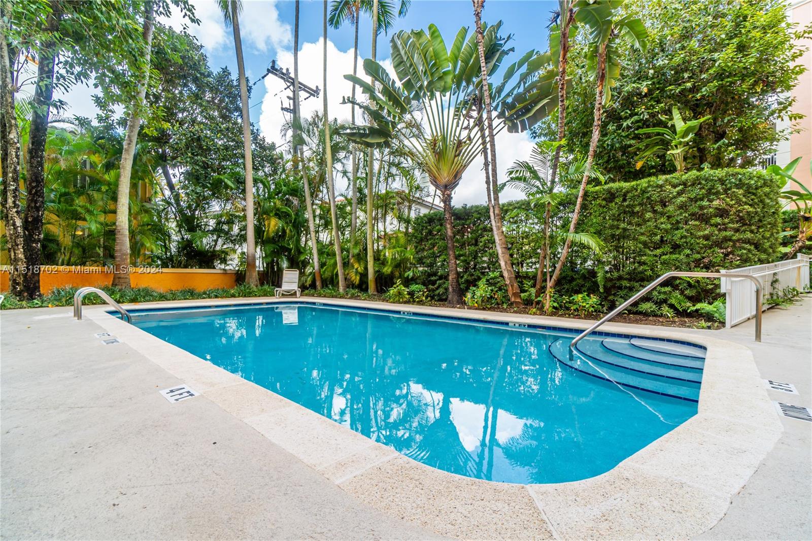 1 Alhambra Cir # 306