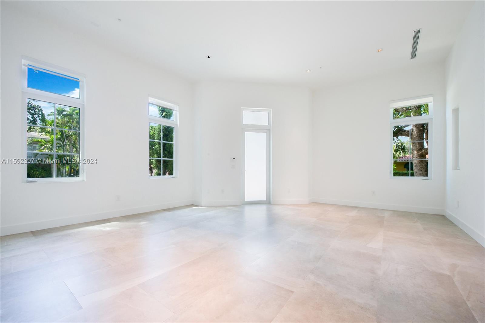649 Santander Ave