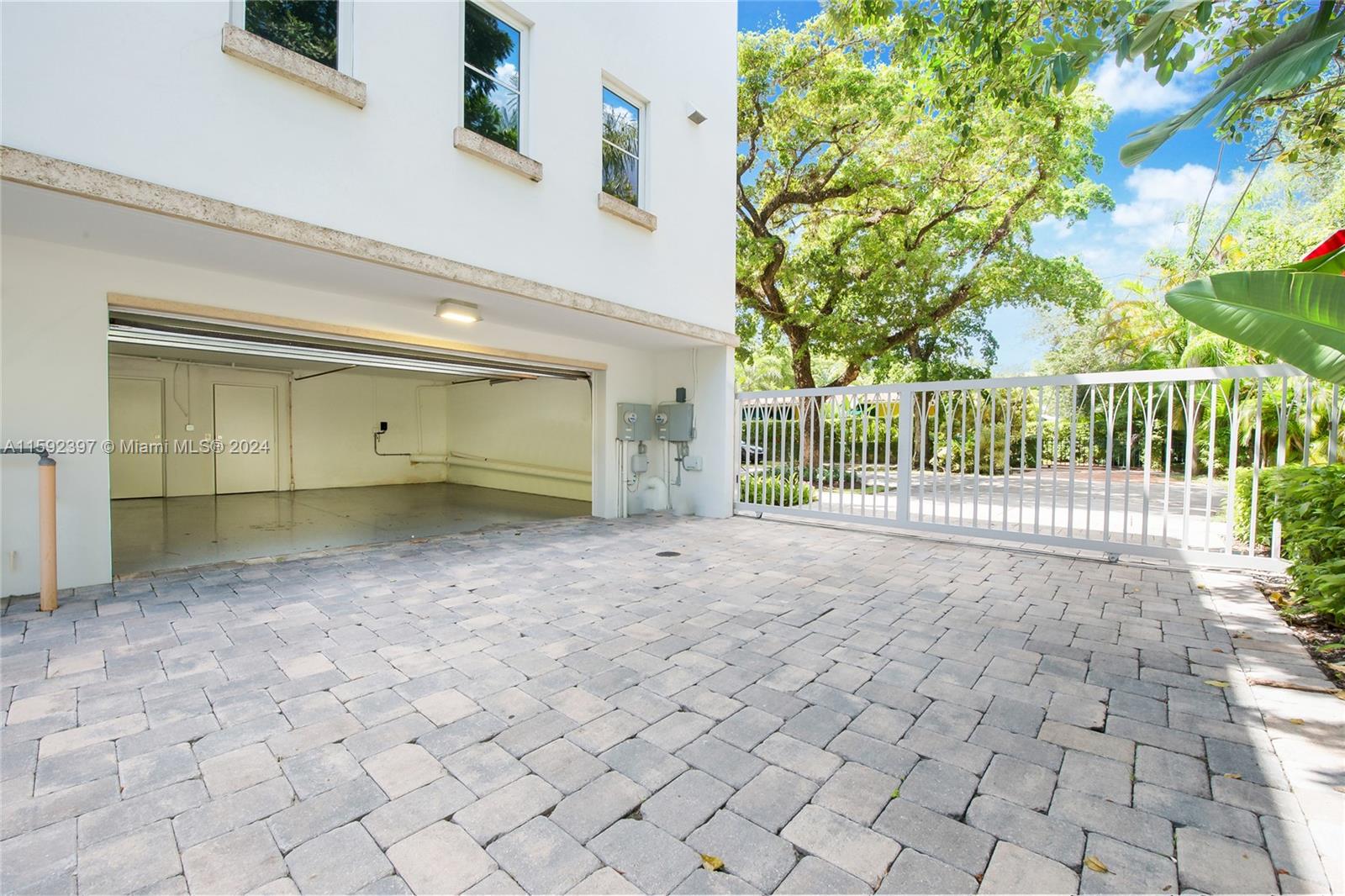 649 Santander Ave