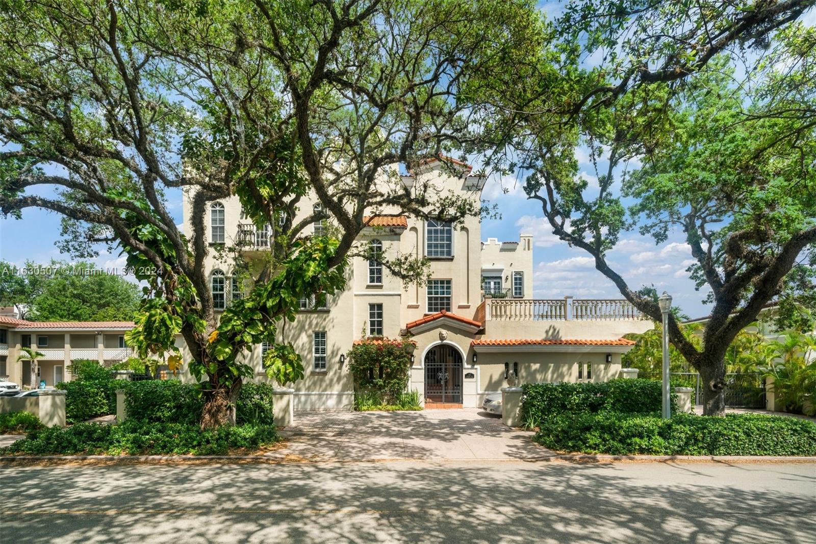 111 Edgewater Dr # 2A