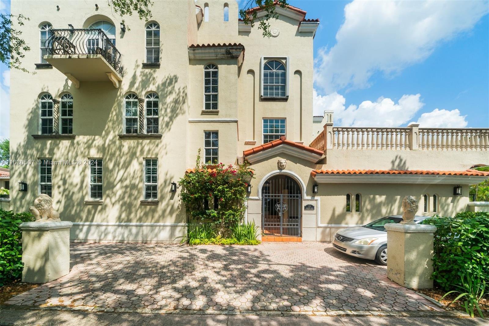 111 Edgewater Dr # 2A