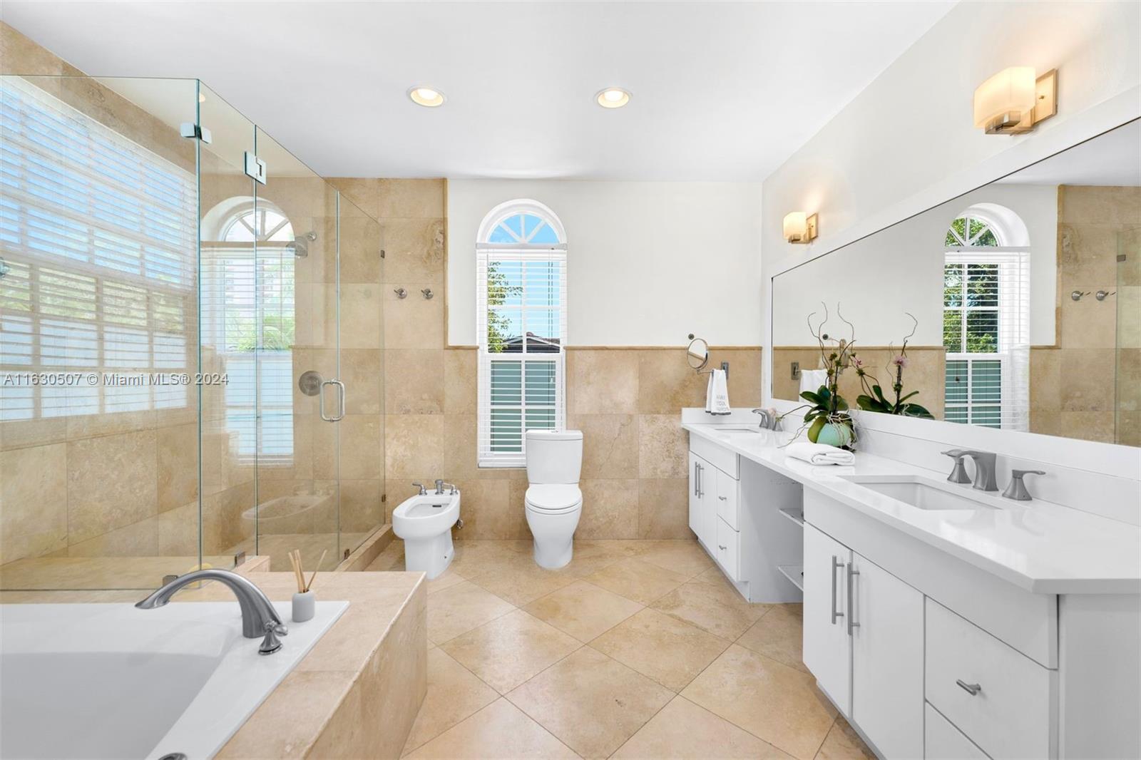 111 Edgewater Dr # 2A