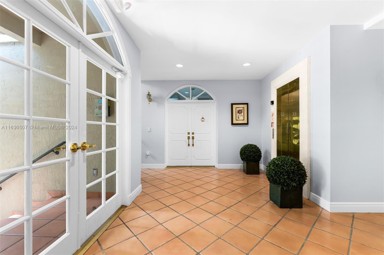 111 Edgewater Dr # 2A