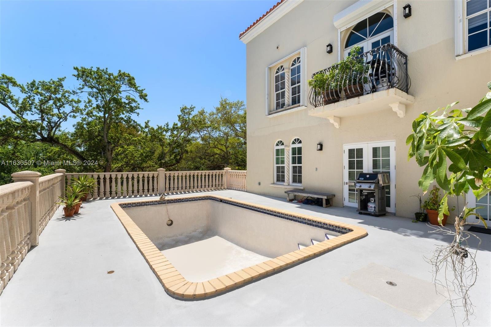 111 Edgewater Dr # 2A
