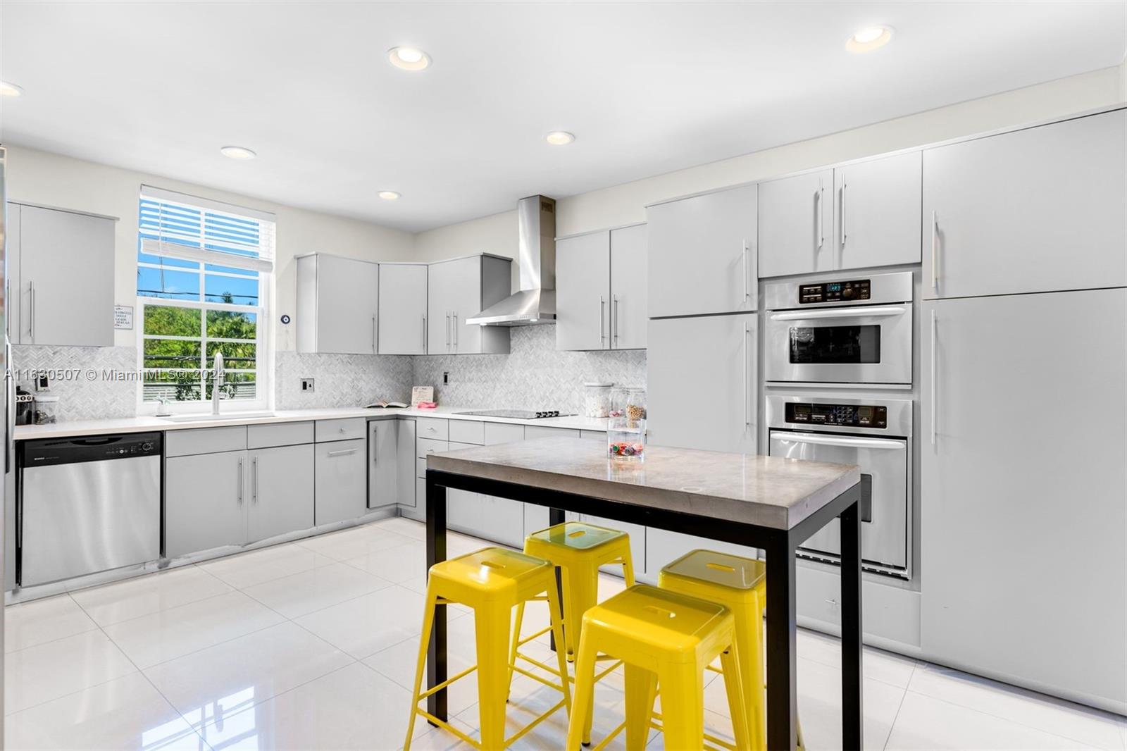 111 Edgewater Dr # 2A