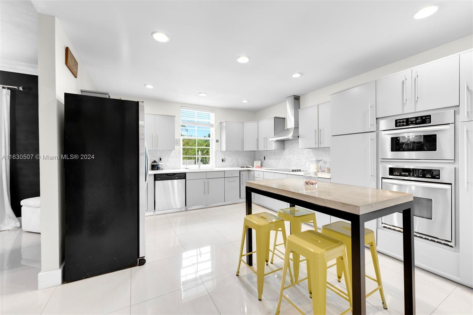 111 Edgewater Dr # 2A