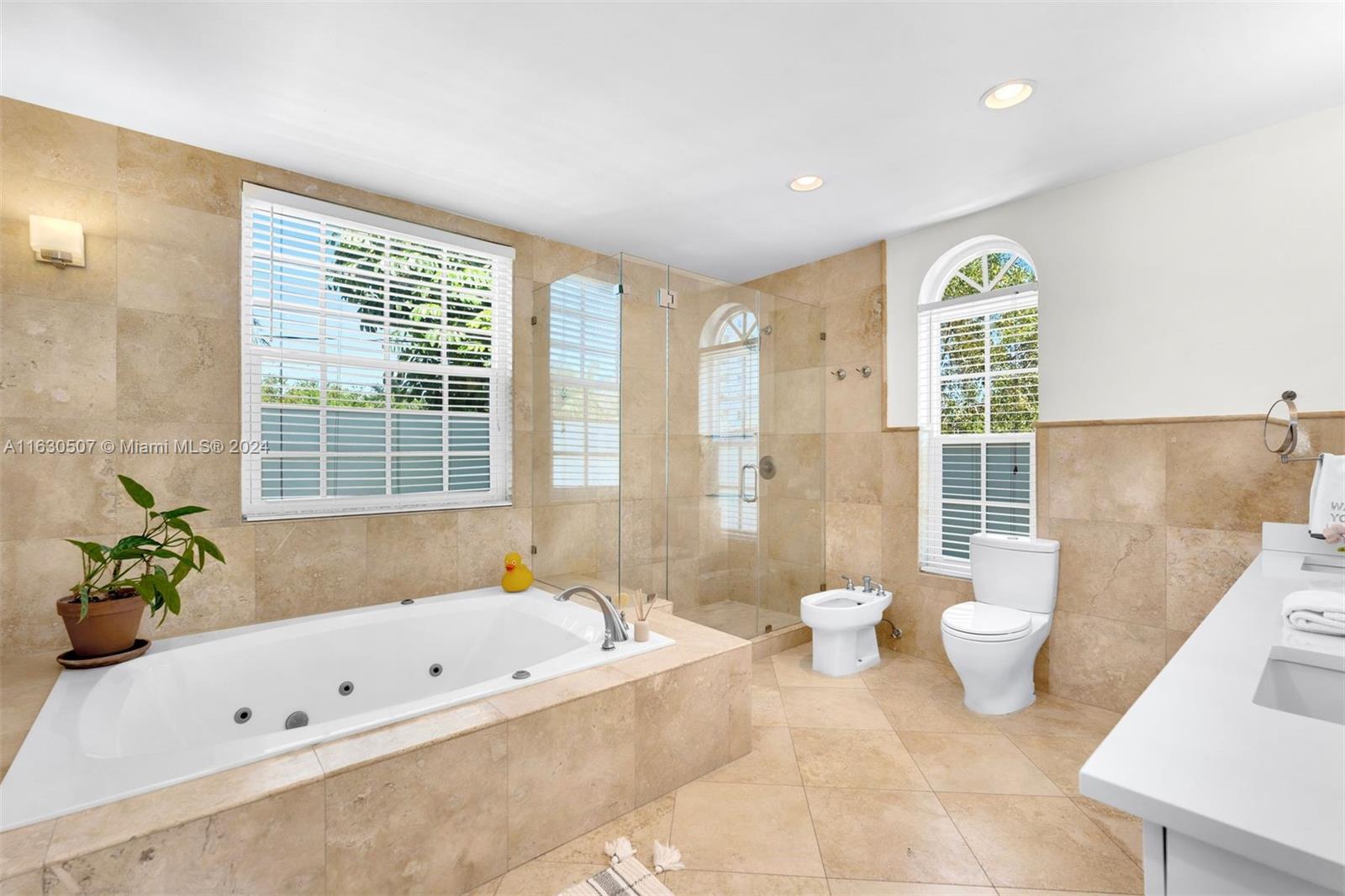 111 Edgewater Dr # 2A