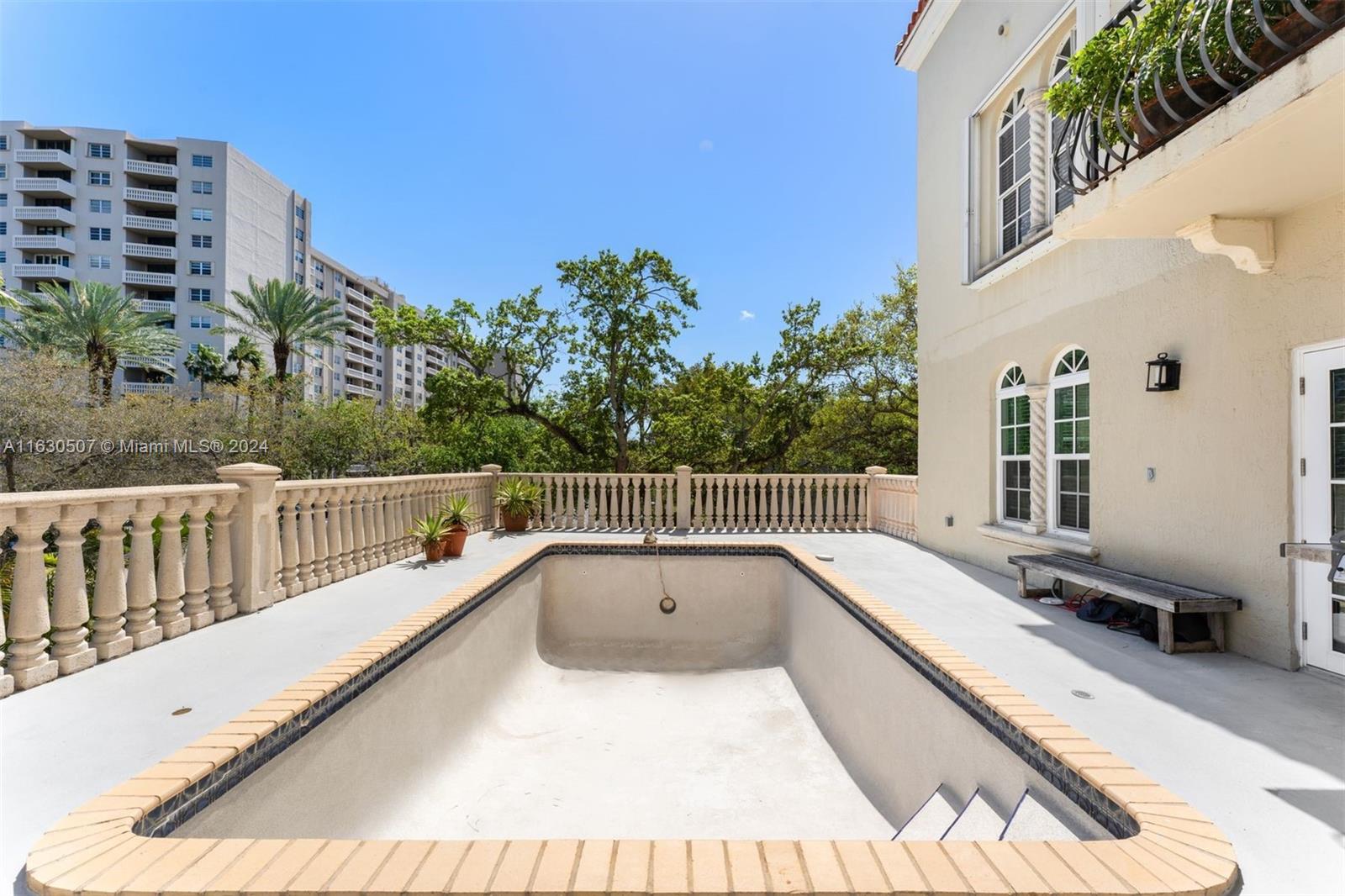 111 Edgewater Dr # 2A