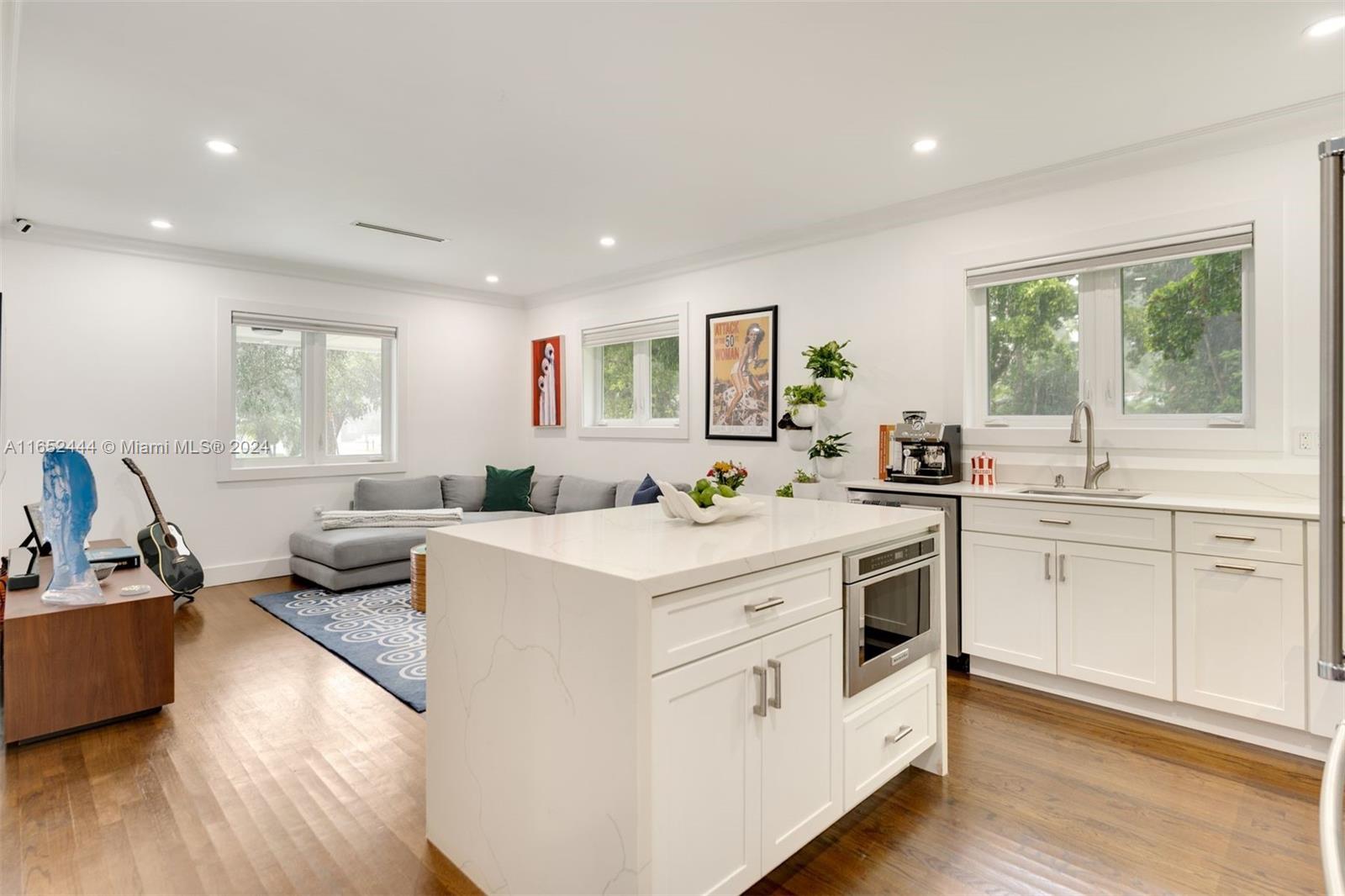 547 Giralda Ave