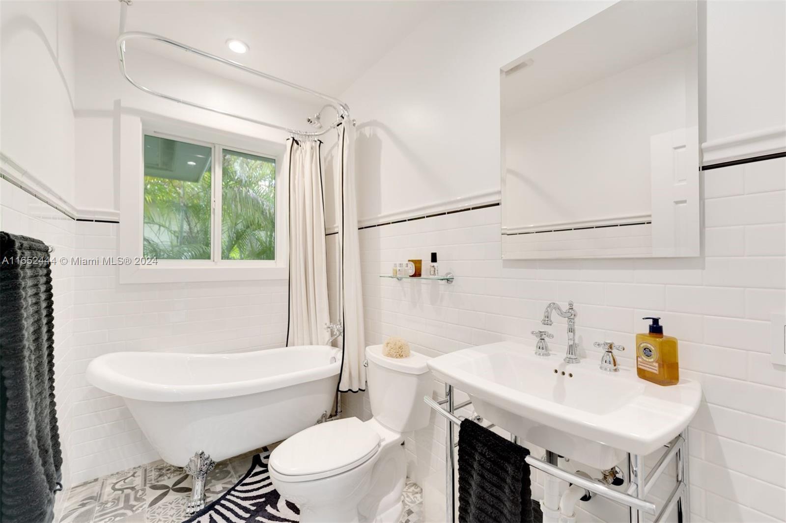 547 Giralda Ave