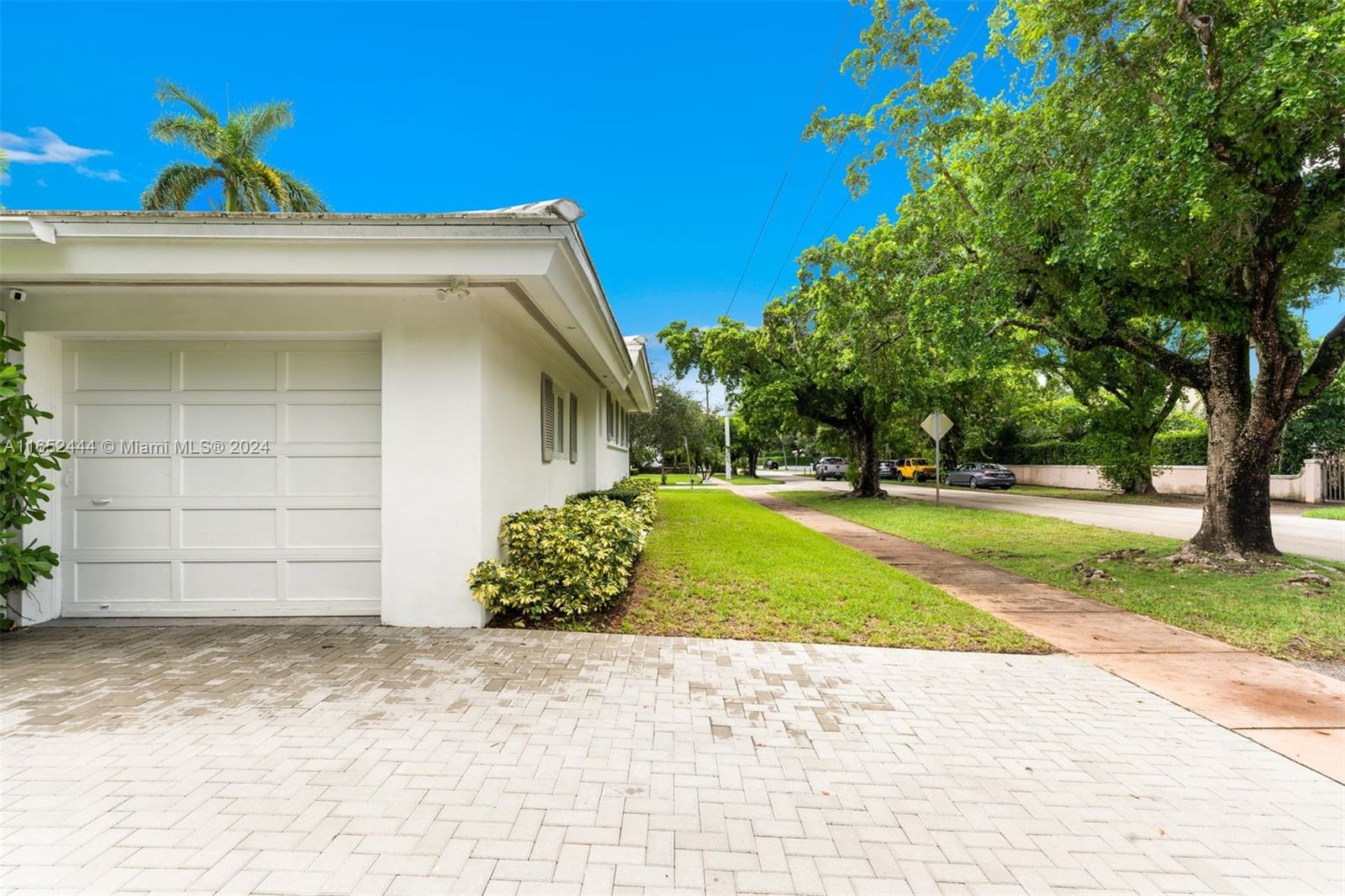 547 Giralda Ave